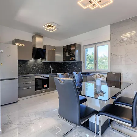 Damir By Interhome Pula