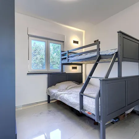 Damir By Interhome Vakantiehuis Pula