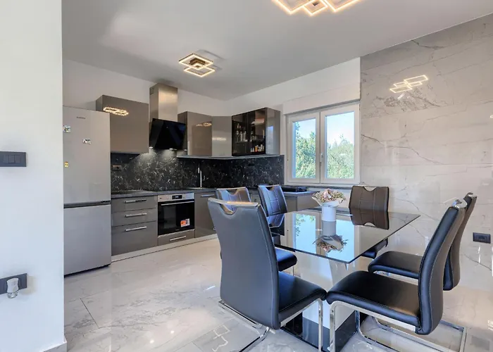 Damir By Interhome Pula