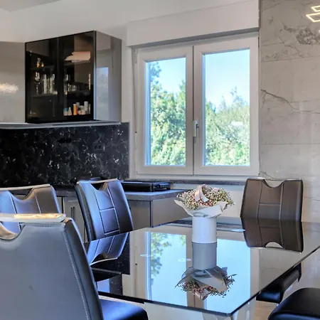 Damir By Interhome * Pula