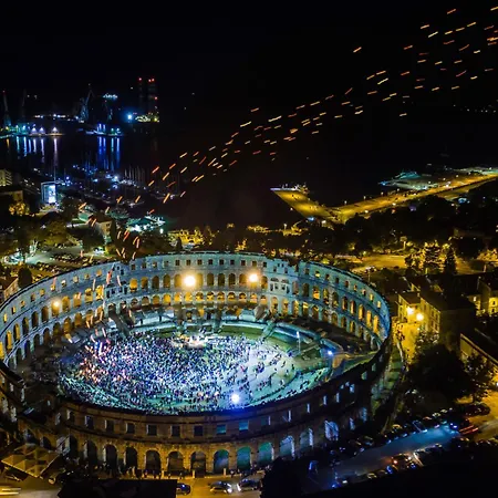 Damir By Interhome Pula