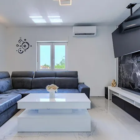 Holiday home Damir By Interhome Pula