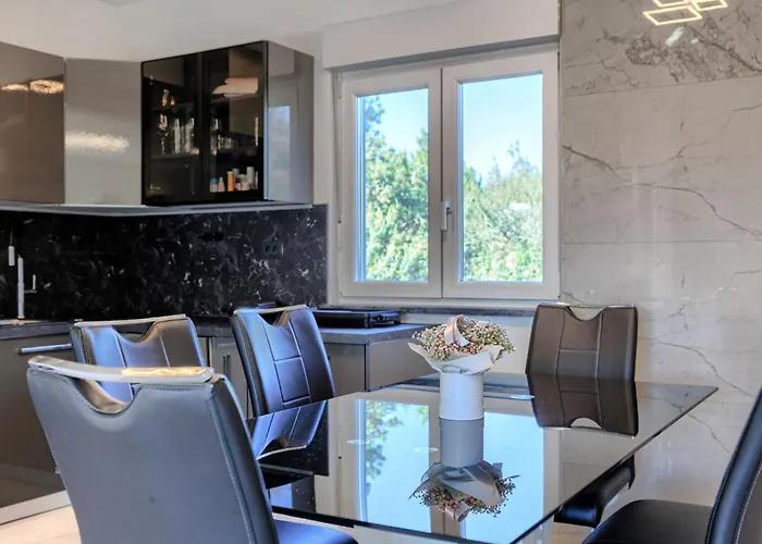 Damir By Interhome * Пула